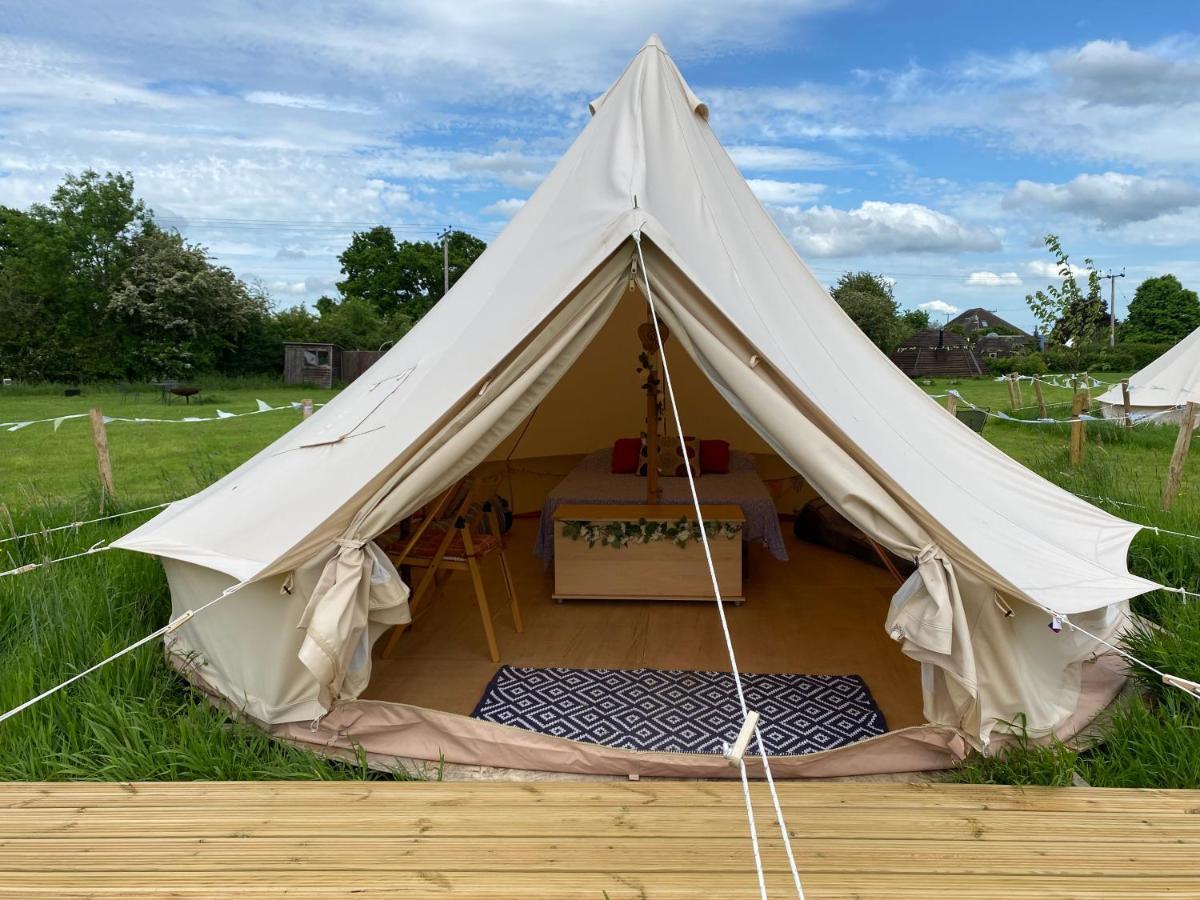 ابتون أوبون سفيرن Honey Pod Farm Bell Tents المظهر الخارجي الصورة
